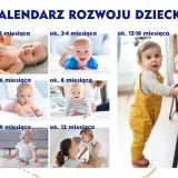 Dziecko w żółtym ogrodniczkach, wspierające się o mebel. To obrazek z kalendarza rozwoju, pokazujący skok rozwojowy 8 miesiąca.