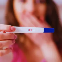 Dwie kreski na teście ciążowym. Czy to będzie l4 w ciąży, jak płatne?