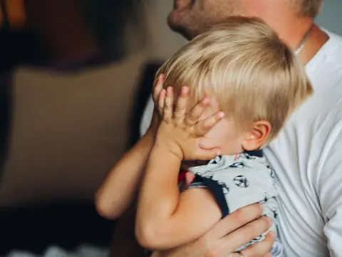 Dwulatek budzi się w nocy z płaczem? Oto najczęstsze przyczyny