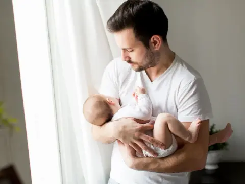 Rozwój 6-miesięcznego niemowlęcia - ruch, sen i pierwsze posiłki