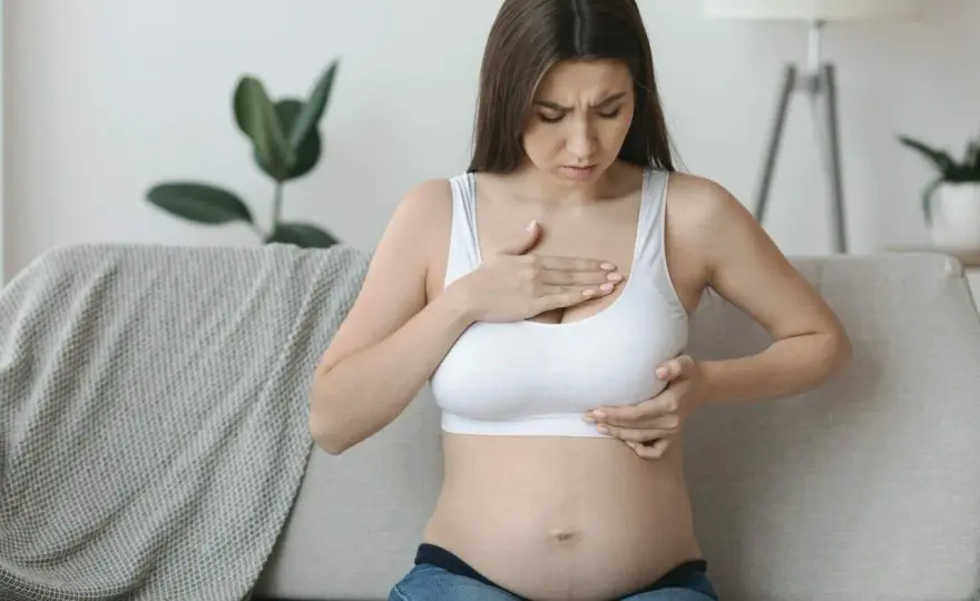 Siara w ciąży - kiedy jest normalna i co oznacza dla karmienia?
