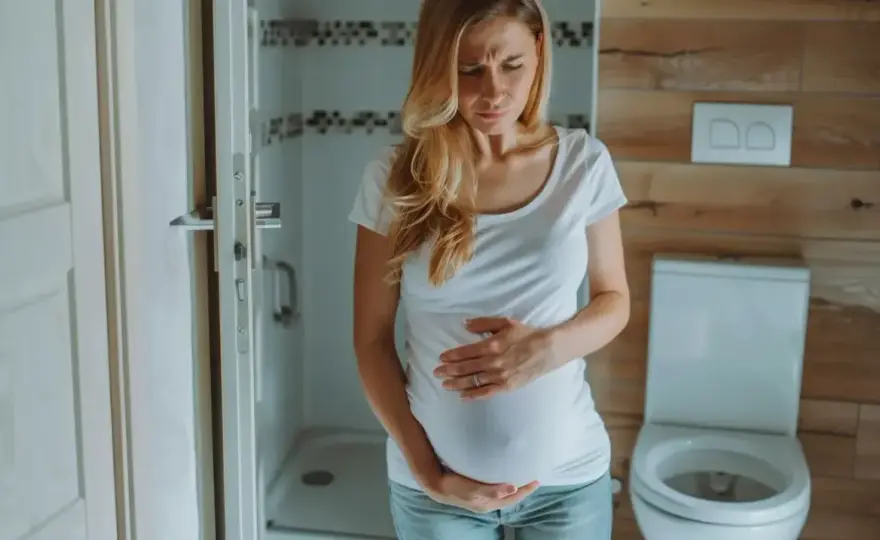 Ból brzucha jak na okres w 3. trymestrze - kiedy się martwić?