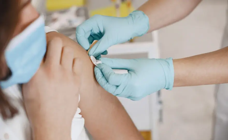 Szczepienia trzynastolatka - HPV i kalendarz, który warto domknąć