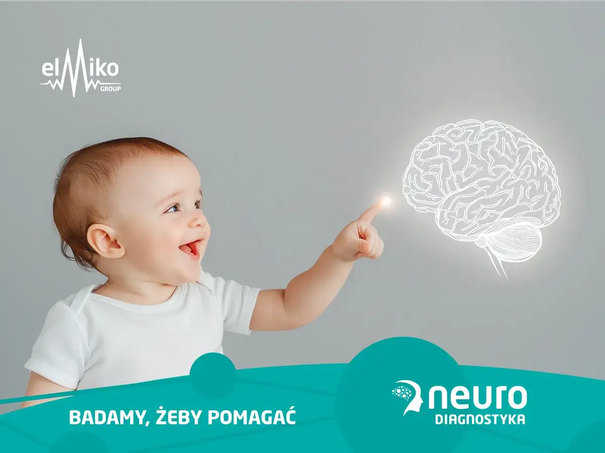 Uśmiechnięte dziecko wskazuje na mózg, symbolizując rozwój do późnego wieku. Badamy, żeby pomagać.